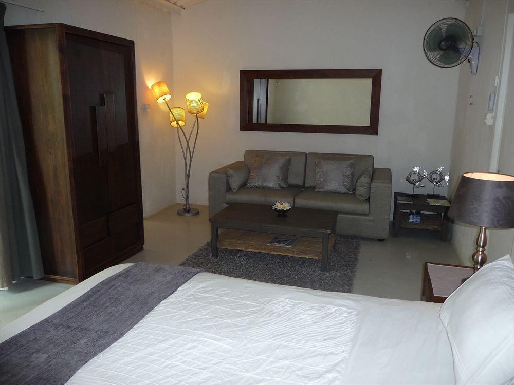 Esprit Libre Restaurant & Guest House Grand Baie Bagian luar foto