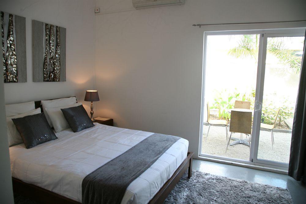 Esprit Libre Restaurant & Guest House Grand Baie Bagian luar foto