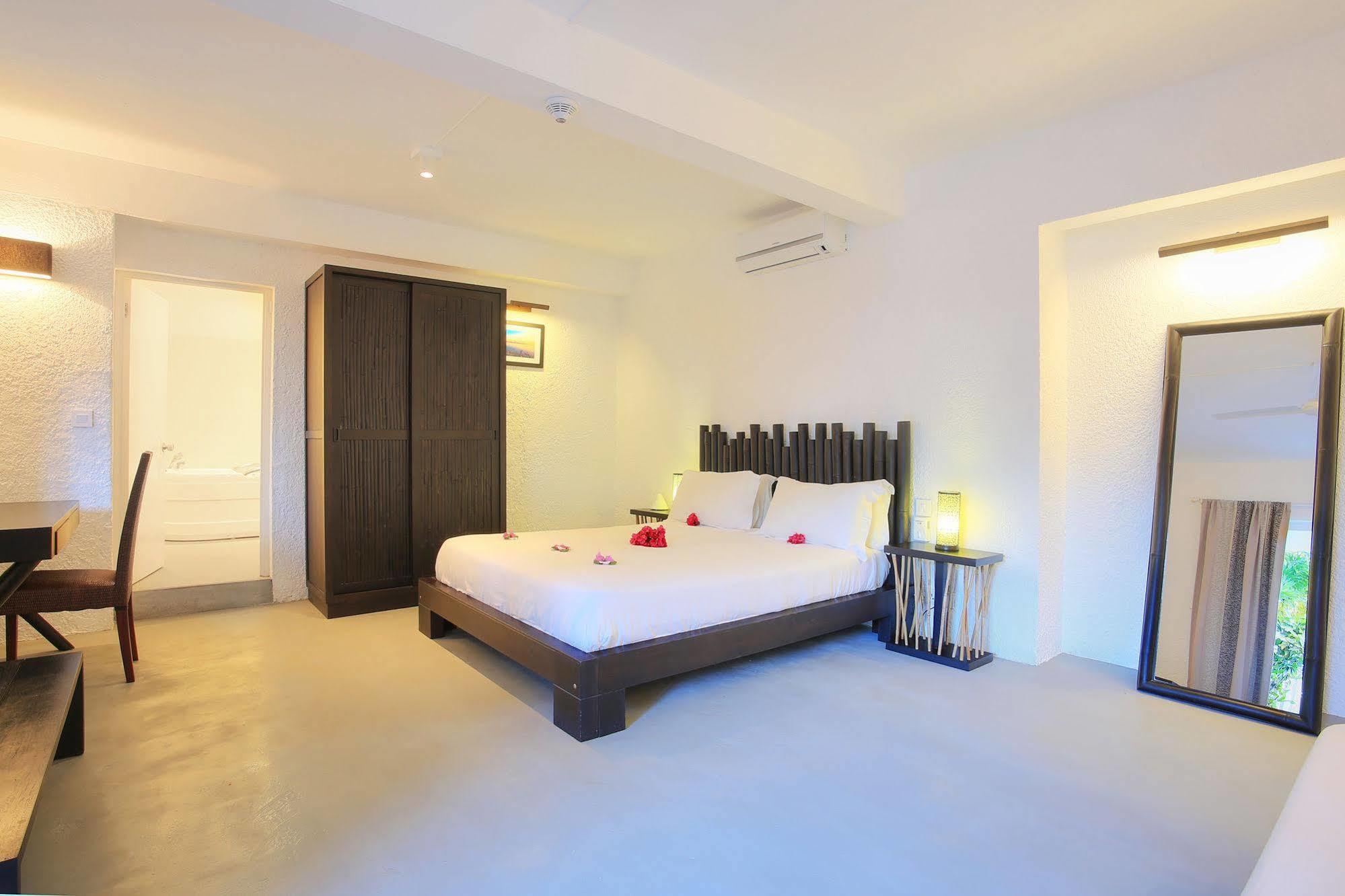Esprit Libre Restaurant & Guest House Grand Baie Bagian luar foto